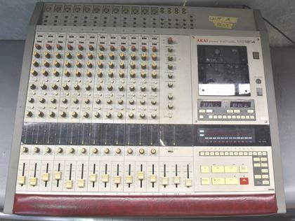 Akai-MG1214